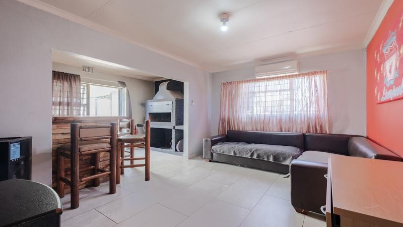 4 Bedroom Property for Sale in Uitsig Western Cape